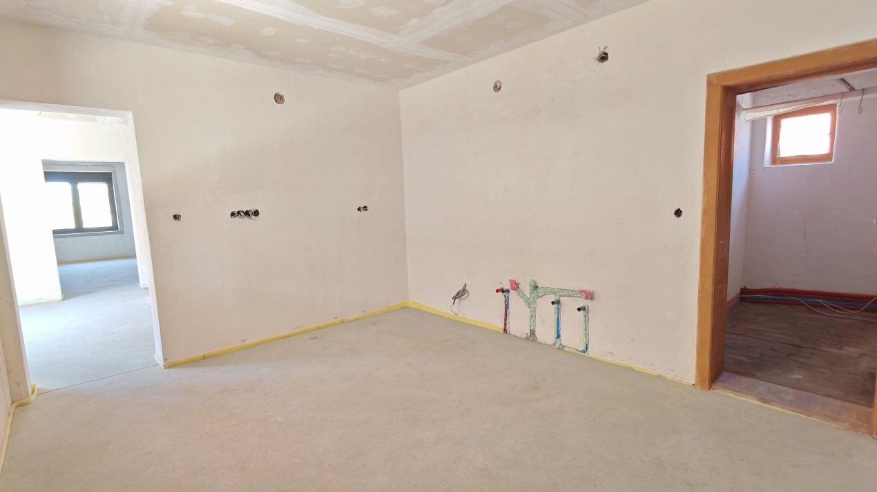 Casă 4 camere semifinisată interior, Teren 3456 mp - Loc. Ciumești SM 
