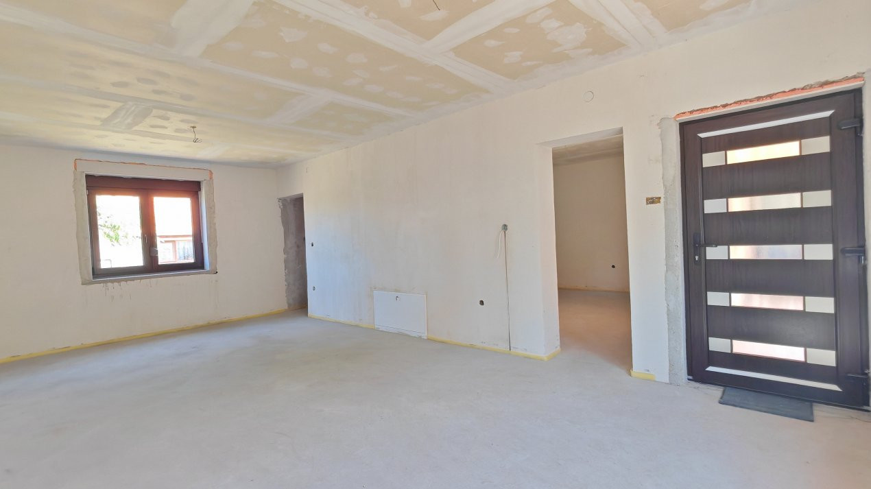 Casă 4 camere semifinisată interior, Teren 3456 mp - Loc. Ciumești SM 
