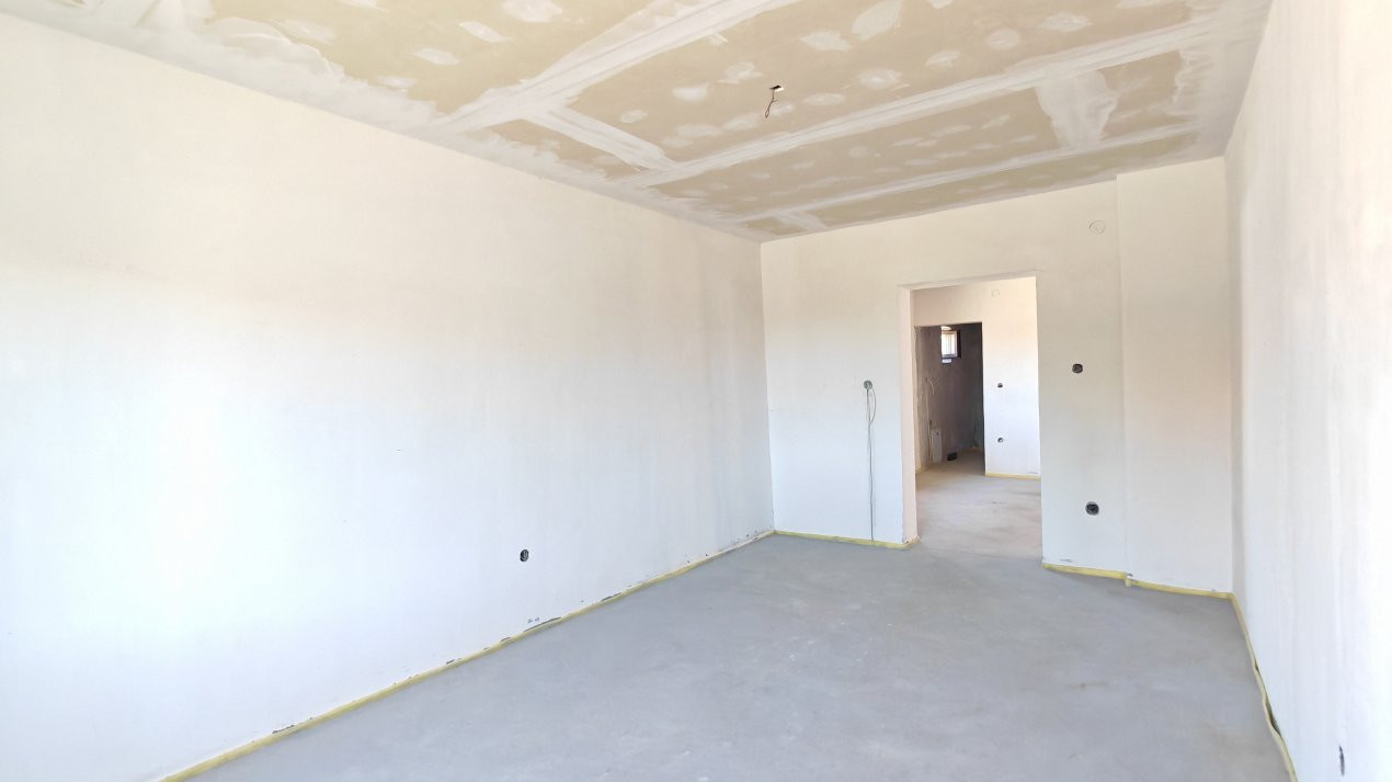 Casă 4 camere semifinisată interior, Teren 3456 mp - Loc. Ciumești SM 