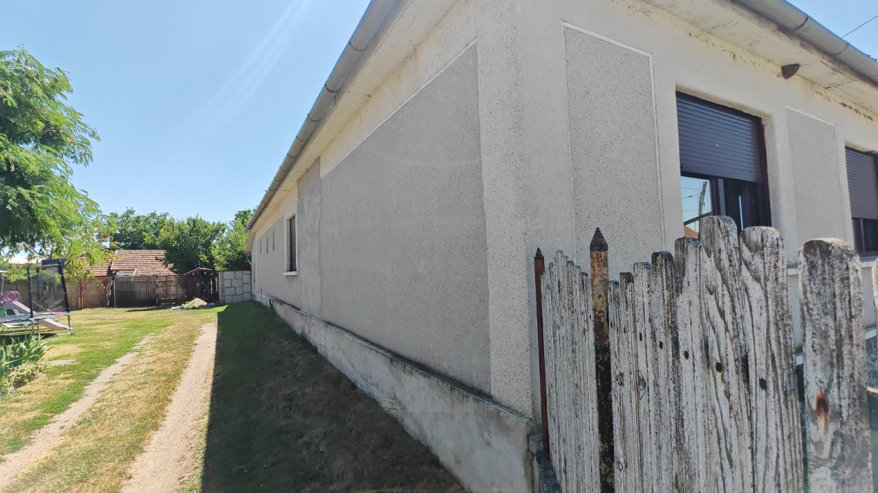 Casă 4 camere semifinisată interior, Teren 3456 mp - Loc. Ciumești SM 