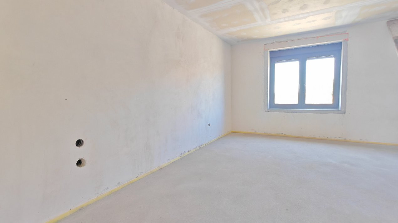 Casă 4 camere semifinisată interior, Teren 3456 mp - Loc. Ciumești SM 