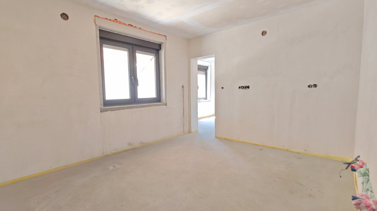 Casă 4 camere semifinisată interior, Teren 3456 mp - Loc. Ciumești SM 