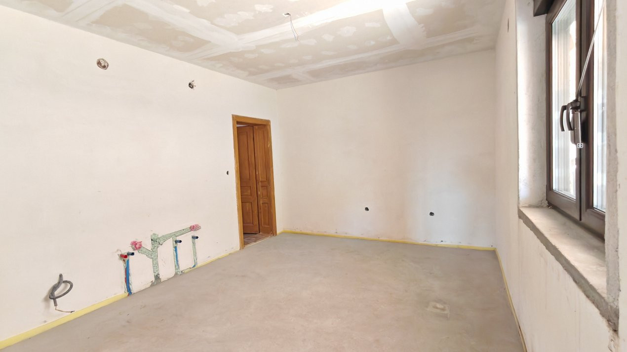 Casă 4 camere semifinisată interior, Teren 3456 mp - Loc. Ciumești SM 