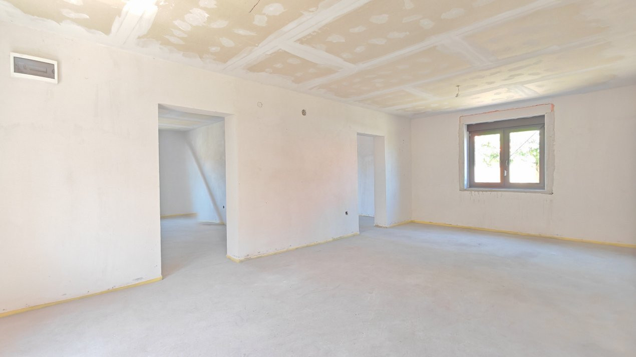 Casă 4 camere semifinisată interior, Teren 3456 mp - Loc. Ciumești SM 