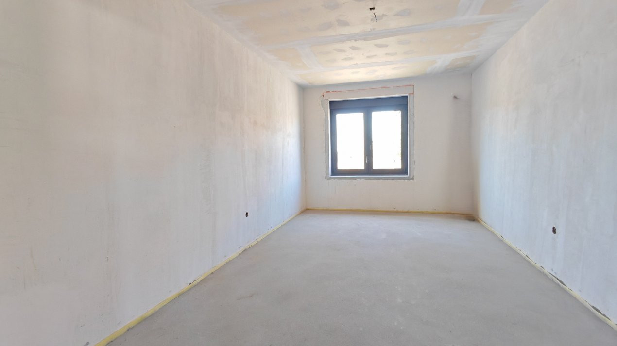Casă 4 camere semifinisată interior, Teren 3456 mp - Loc. Ciumești SM 