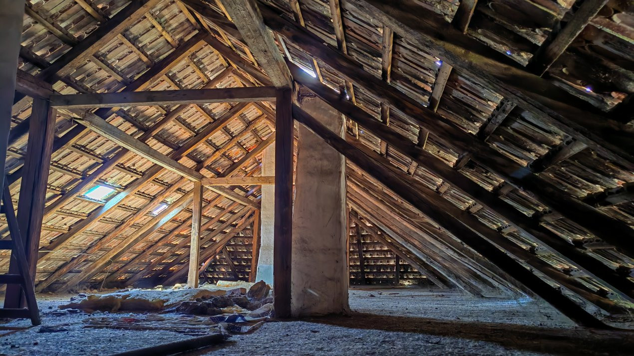Casă 4 camere semifinisată interior, Teren 3456 mp - Loc. Ciumești SM 