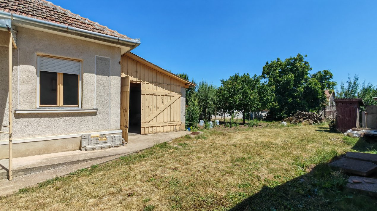 Casă 4 camere semifinisată interior, Teren 3456 mp - Loc. Ciumești SM 