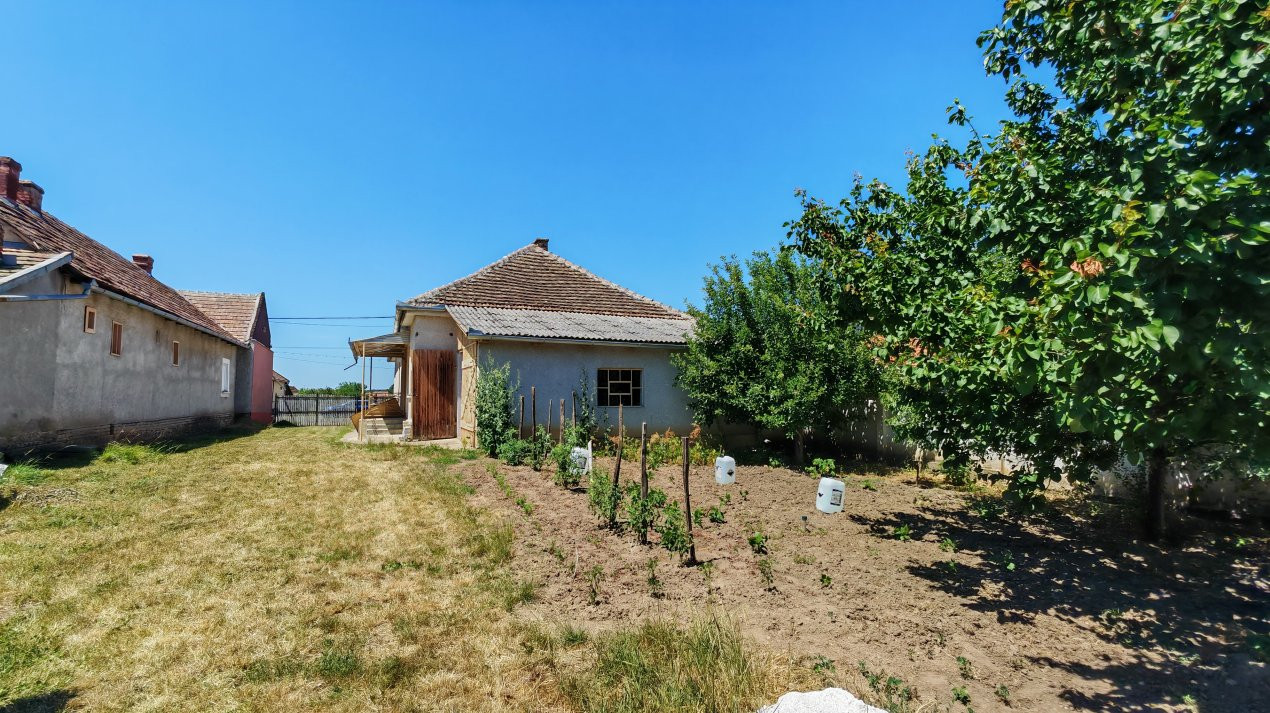 Casă 4 camere semifinisată interior, Teren 3456 mp - Loc. Ciumești SM 