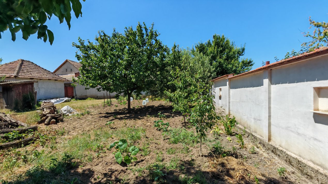 Casă 4 camere semifinisată interior, Teren 3456 mp - Loc. Ciumești SM 