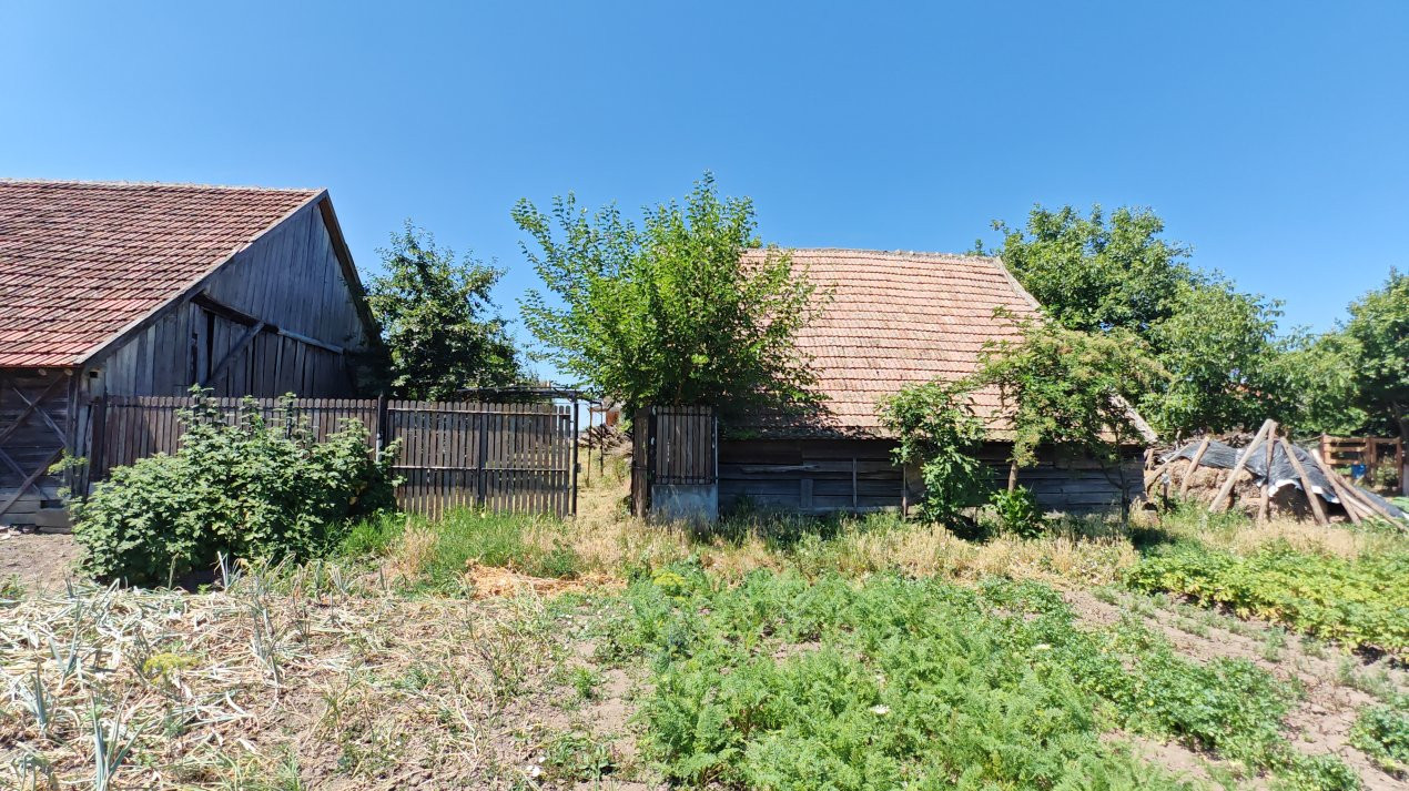 Casă 4 camere semifinisată interior, Teren 3456 mp - Loc. Ciumești SM 