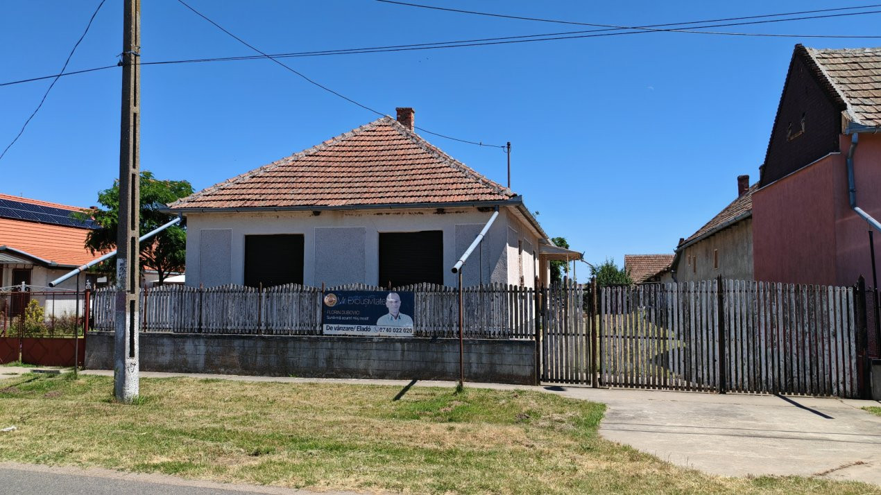 Casă 4 camere semifinisată interior, Teren 3456 mp - Loc. Ciumești SM 