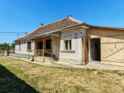 Casă 4 camere semifinisată interior, Teren 3456 mp - Loc. Ciumești SM 