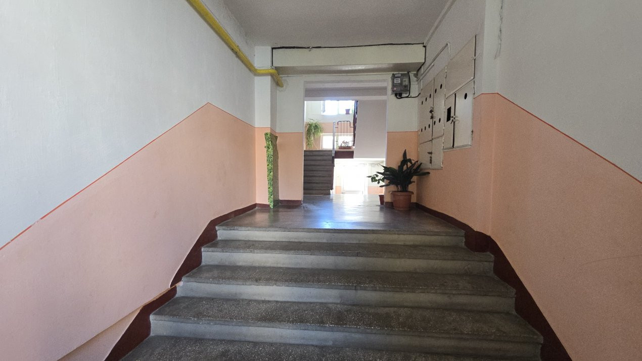 De vânzare Apartament 4 camere Carpați 2