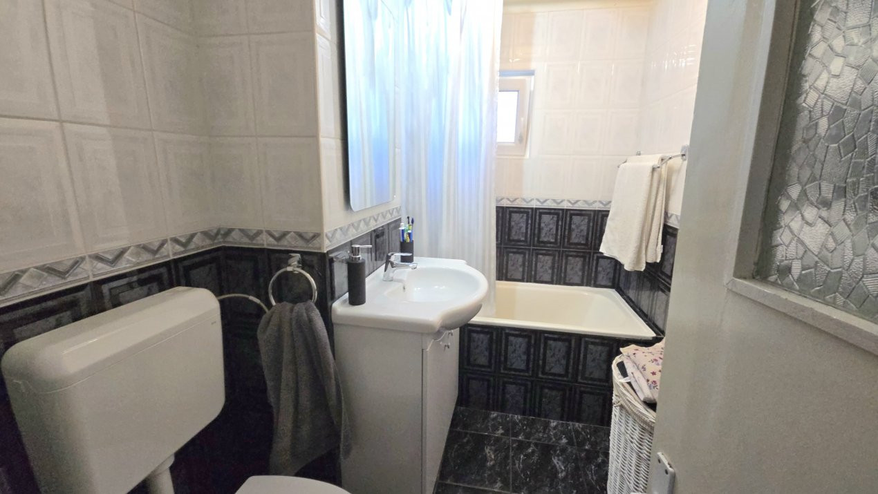 De vânzare Apartament 4 camere Carpați 2