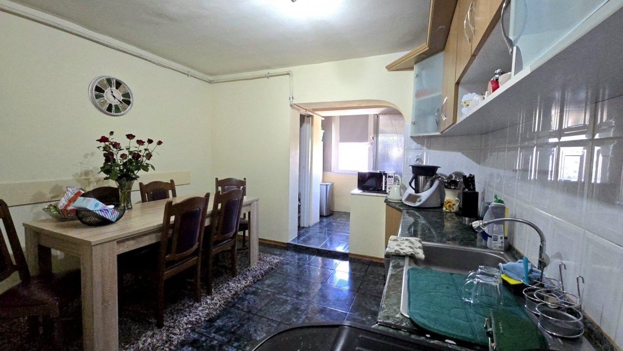 De vânzare Apartament 4 camere Carpați 2