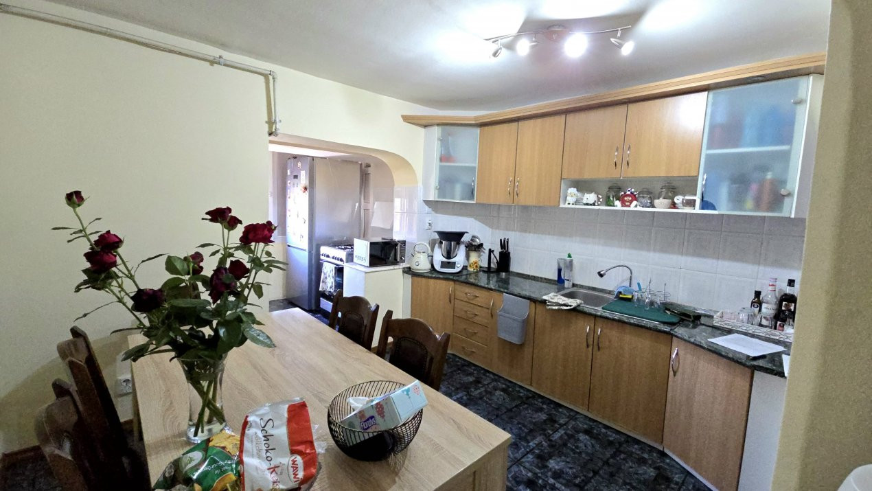 De vânzare Apartament 4 camere Carpați 2