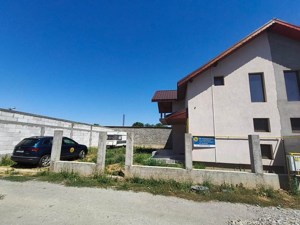 Duplex de vânzare Târgu Jiu | Zonă Ana Ipătescu, 2 dormitoare, curte