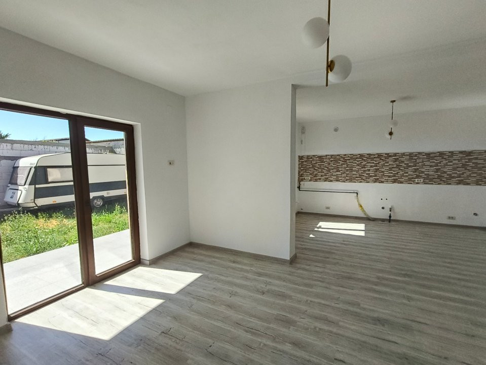 Duplex de vânzare Târgu Jiu | Zonă Ana Ipătescu, 2 dormitoare, curte