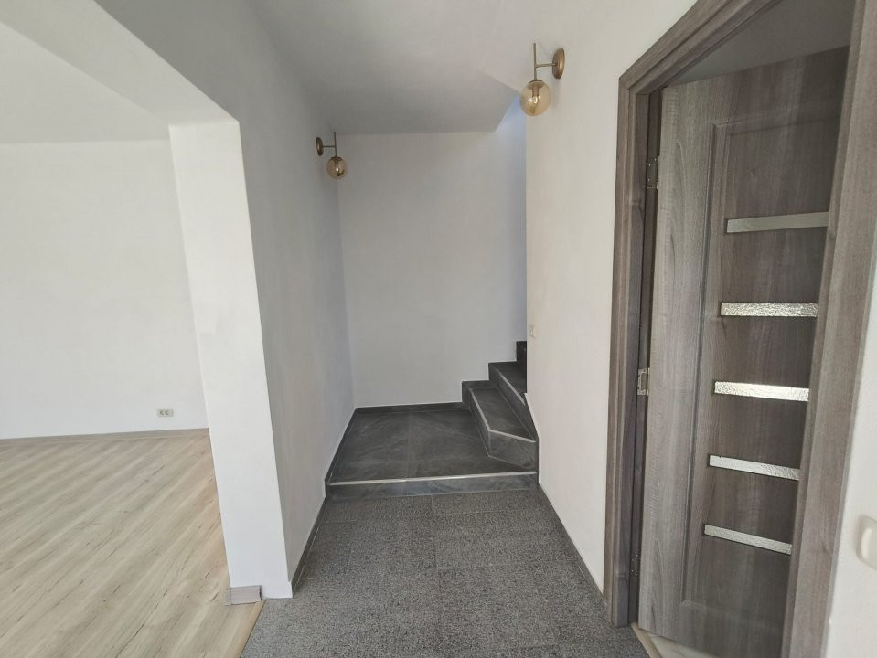 Duplex de vânzare Târgu Jiu | Zonă Ana Ipătescu, 2 dormitoare, curte