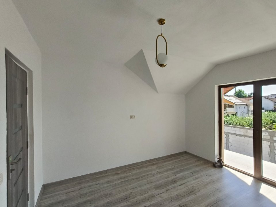 Duplex de vânzare Târgu Jiu | Zonă Ana Ipătescu, 2 dormitoare, curte