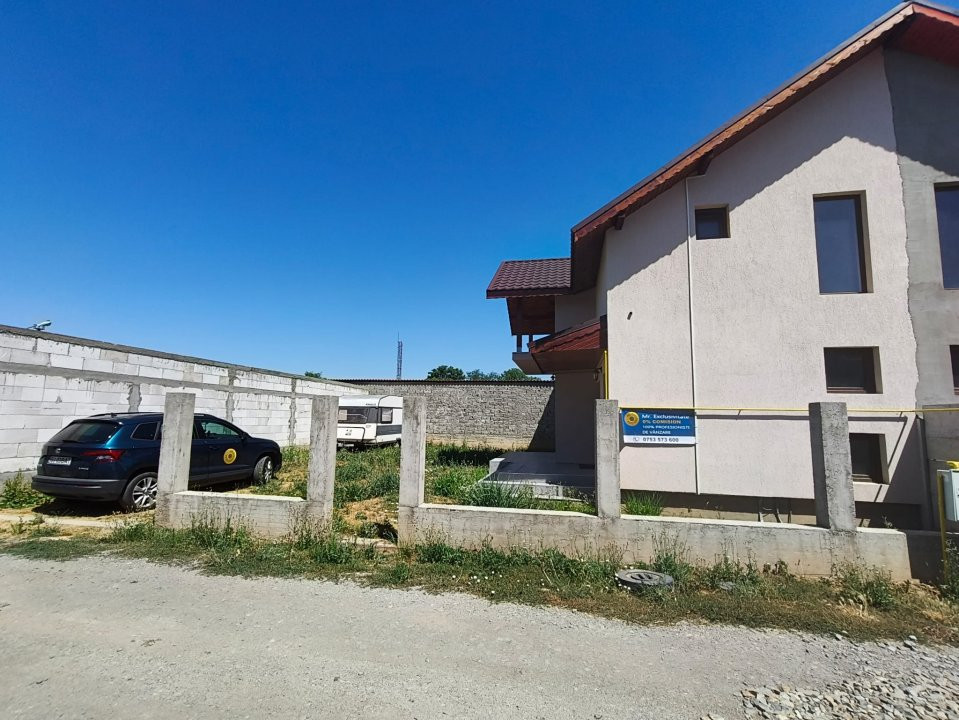 Duplex de vânzare Târgu Jiu | Zonă Ana Ipătescu, 2 dormitoare, curte