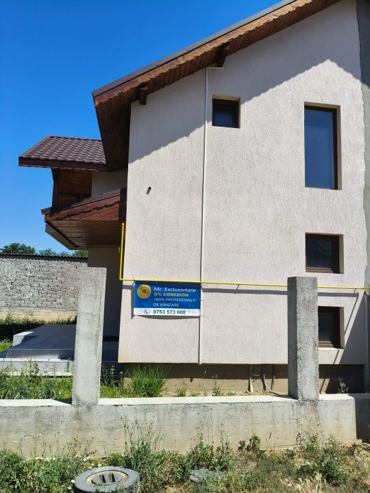 Duplex de vânzare Târgu Jiu | Zonă Ana Ipătescu, 2 dormitoare, curte