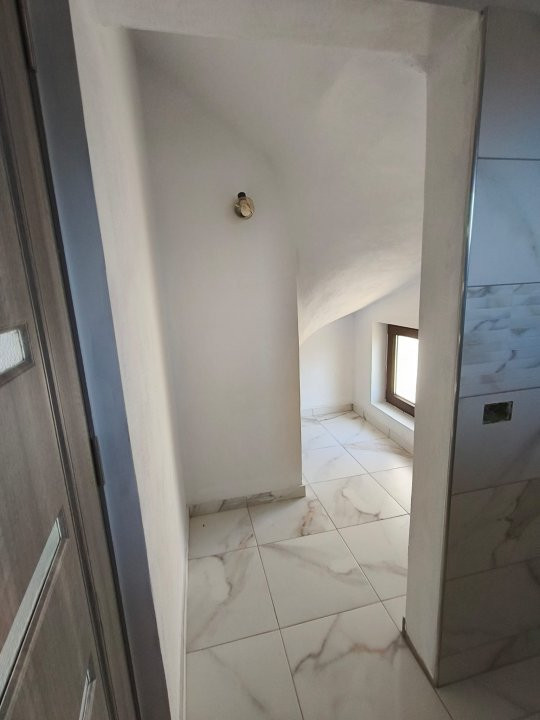 Duplex de vânzare Târgu Jiu | Zonă Ana Ipătescu, 2 dormitoare, curte