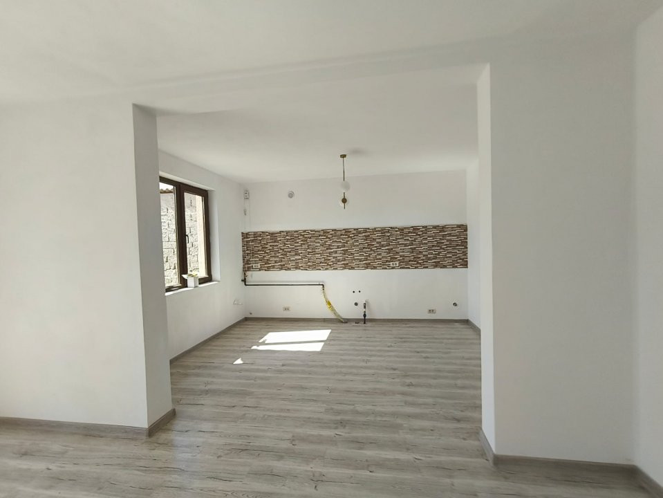 Duplex de vânzare Târgu Jiu | Zonă Ana Ipătescu, 2 dormitoare, curte