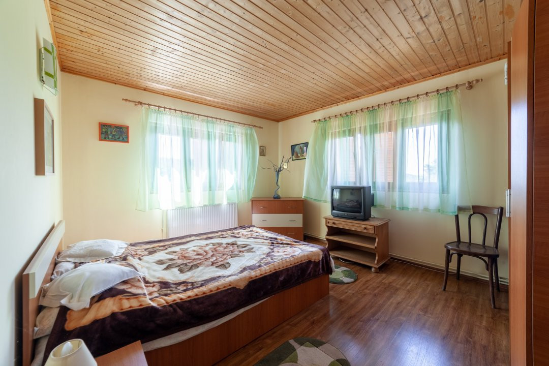 Casa rustica P+1 in zona de deal – Bogati, AG