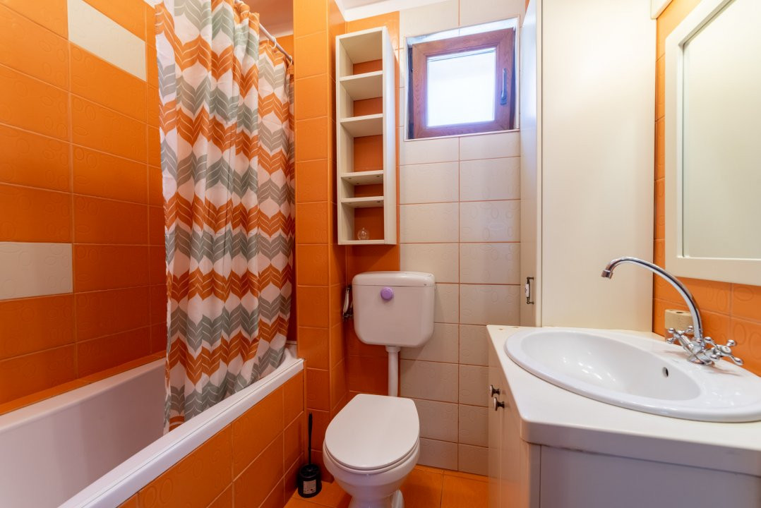 2 camere decomandat, bloc mic, langa metrou Parc Bazilescu