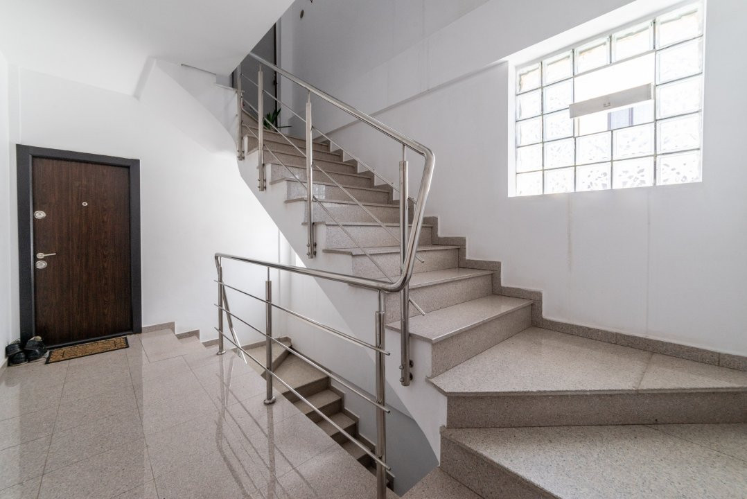 2 camere decomandat, bloc mic, langa metrou Parc Bazilescu
