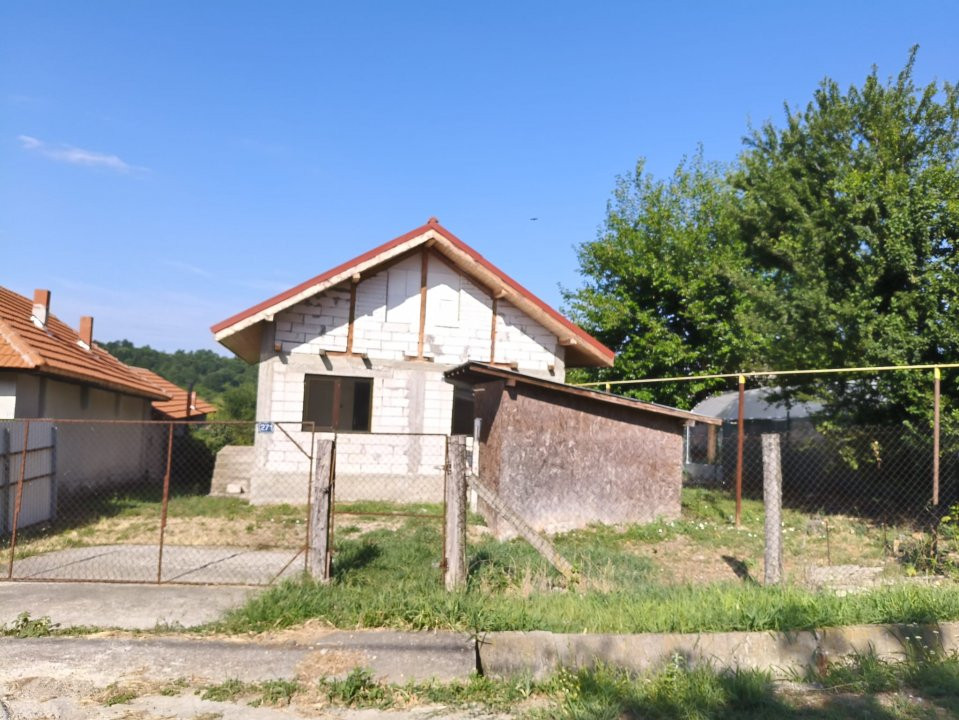  Casă P+M la gri de vânzare – Rasova, comuna Bălești