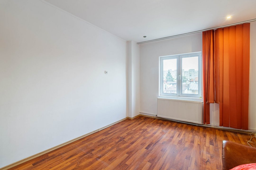 3 camere in vila interbelica Risc 2