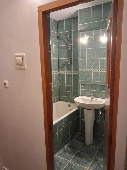 Apartament 4 camere situat în centrul Târgu Jiului
