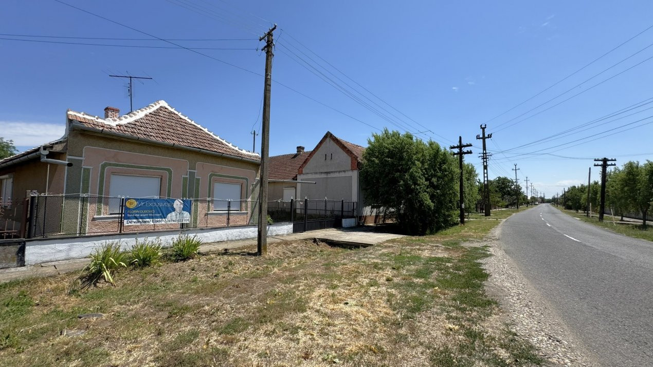 Casă 4 camere cu teren generos 3597 mp Loc. Petrești - Jud. Satu Mare