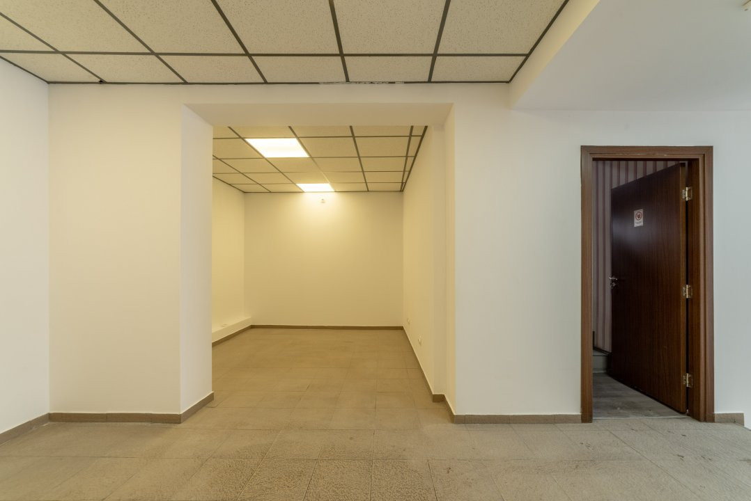 Spatiu ultracentral - de inchiriat - vitrina stradala