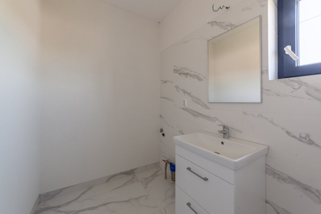 Casa eficienta energetic A+ la 10 min de Pitesti si 5 min de Mioveni-Arges!