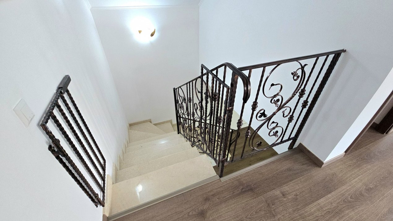 De Vânzare Casă Căprioarei P+M 8 ari teren
