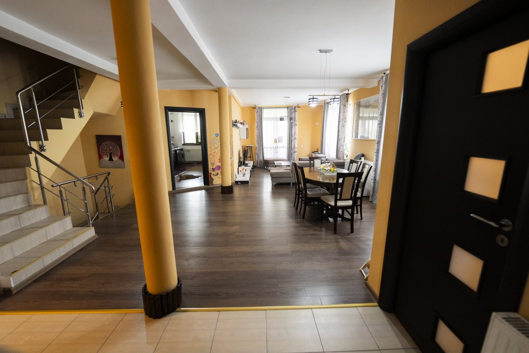 Casă duplex multifuncțională -Hanul Doctorului -lângă Școala Româno Britanică