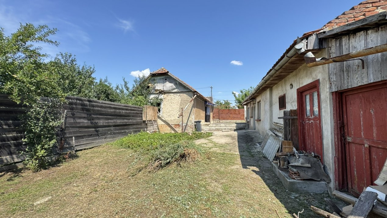 Casă 2 camere, Teren 586 mp Str. N. Grigorescu - Carei - Comision 0% cumpărător