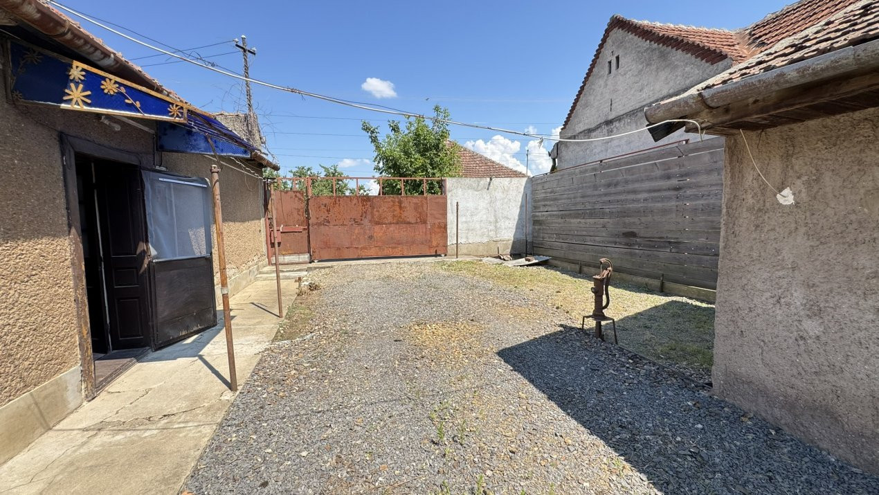 Casă 2 camere, Teren 586 mp Str. N. Grigorescu - Carei - Comision 0% cumpărător