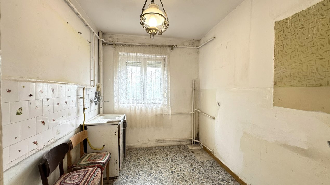 Apartament 3 camere Etaj III Republicii - Carei - Comision 0% cumpărător