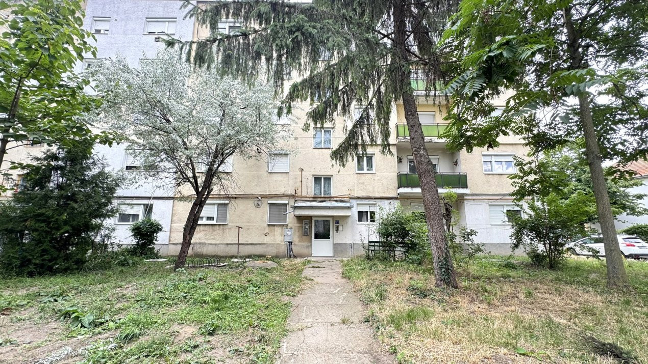 Apartament 3 camere Etaj III Republicii - Carei - Comision 0% cumpărător