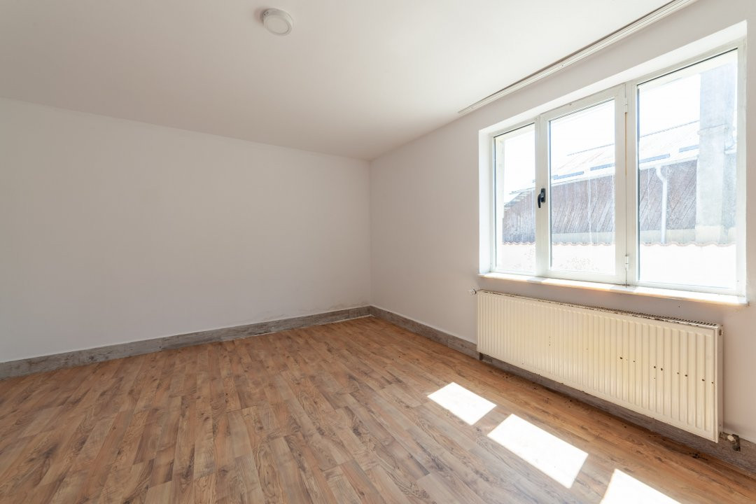 Casa cu 9 camere, pretabila business - Stefanesti, Drumul Morii!