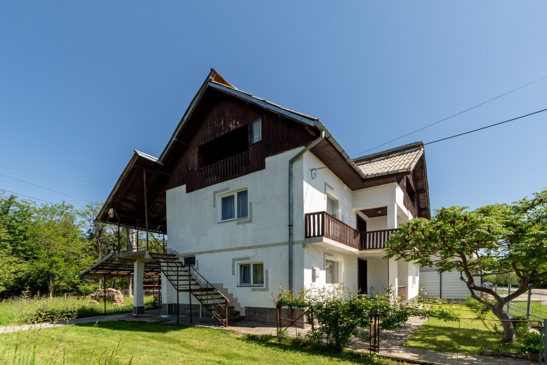 Casa rustica S+P+1 in oras, zona Gruiului, Campulung, AG
