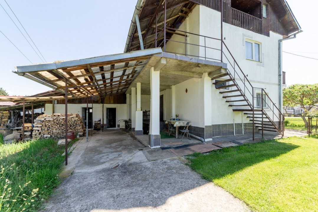 Casa rustica S+P+1 in oras, zona Gruiului, Campulung, AG