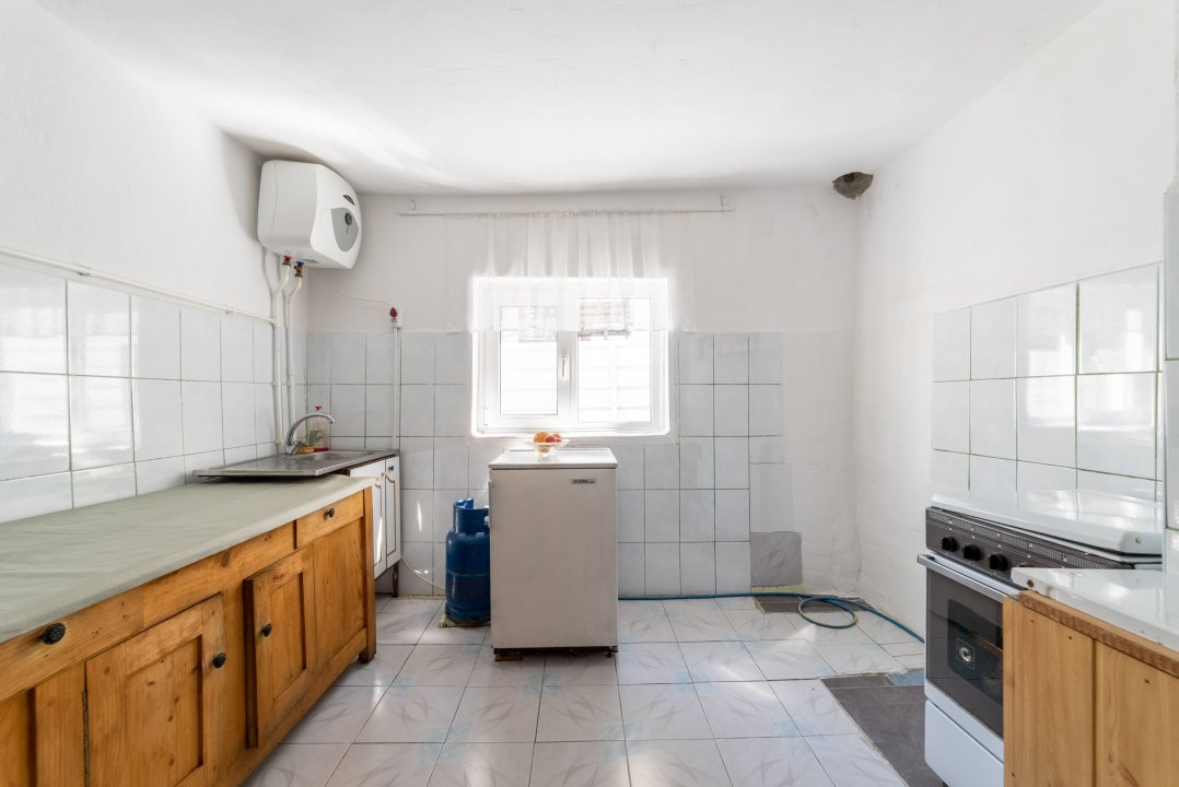 Casa rustica S+P+1 in oras, zona Gruiului, Campulung, AG