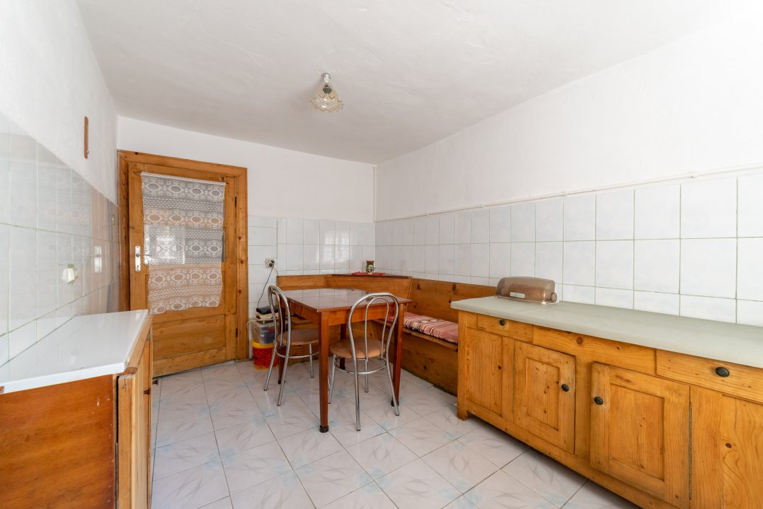 Casa rustica S+P+1 in oras, zona Gruiului, Campulung, AG