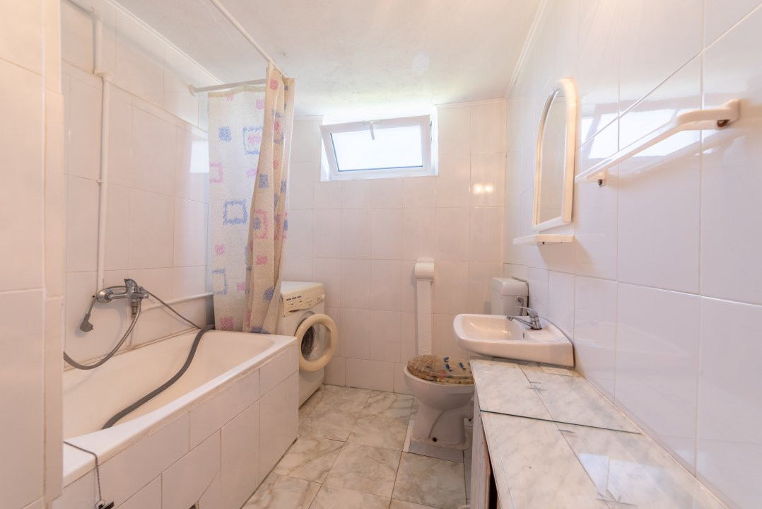 Casa rustica S+P+1 in oras, zona Gruiului, Campulung, AG
