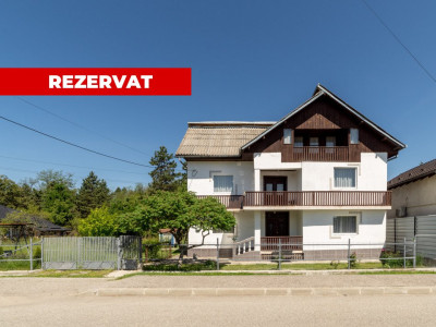 Casa rustica S+P+1 in oras, zona Gruiului, Campulung, AG